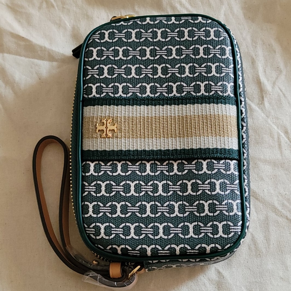 Wristlet wallet